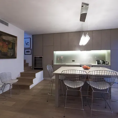 Veeve - Views Of The Eiffel Tower Apartment