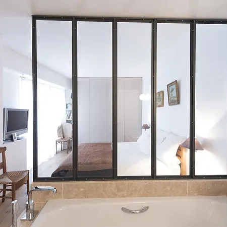 Veeve - Views Of The Eiffel Tower Apartment