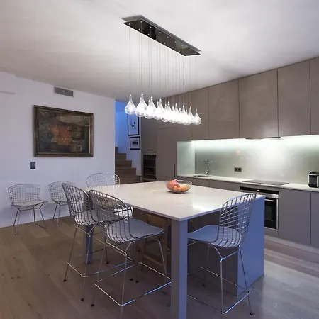 Veeve - Views Of The Eiffel Tower Apartment