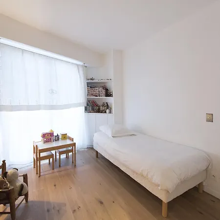 Veeve - Views Of The Eiffel Tower Apartment